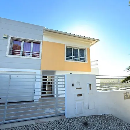 Nyaraló Family House In *