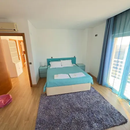 Family House In * Alcabideche